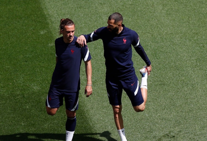 Antoine Griezmann lên tiếng bảo vệ Karim Benzema
