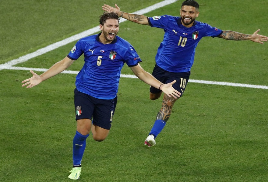 Đội tuyển Ý đang bay cao với sơ đồ 4-3-3