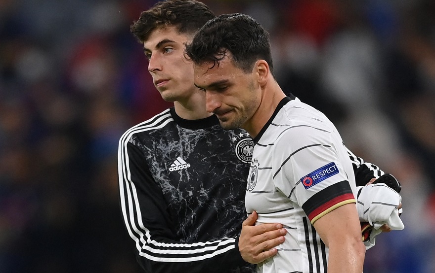 Mats Hummels đã có pha đốt lưới nhà đầy tai hại