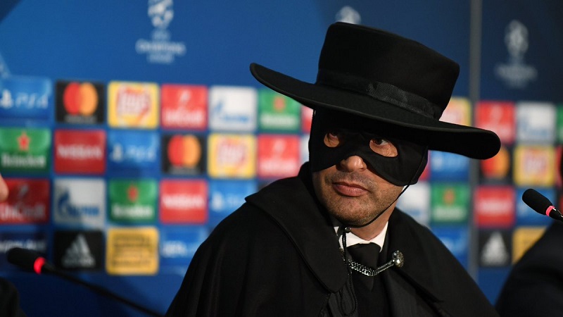 Fonseca từng gây phấn khích cho giới mộ điệu khi xuất hiện trong trang phục của nhân vật Zorro