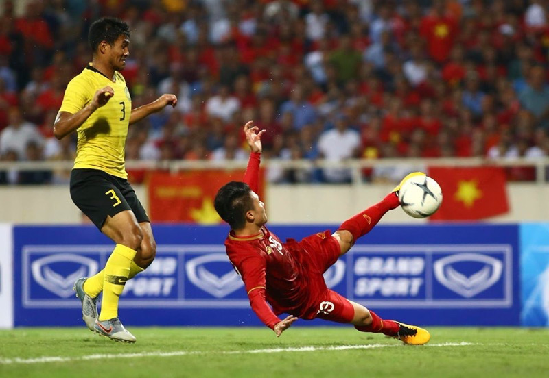 Quang Hải lập siêu phẩm giúp Việt Nam đánh bại Malaysia ở trận lượt đi
