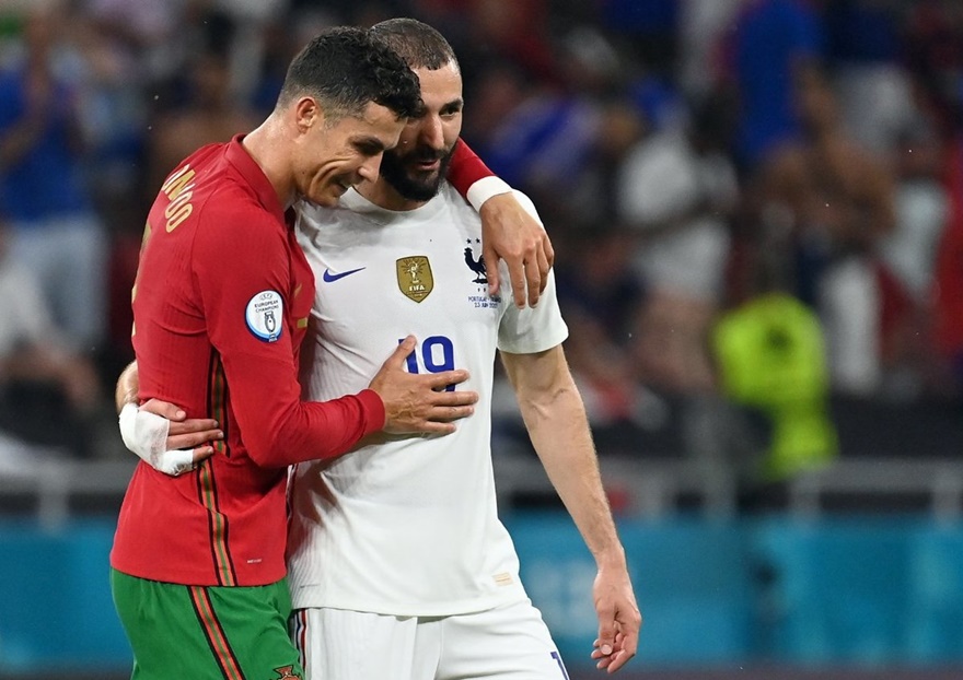 Ronaldo và Benzema thân mật trong trận đấu giữa ĐT Pháp vs ĐT Bồ Đào Nha