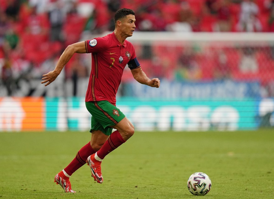 Tin nóng EURO 20/6: Ronaldo bị chỉ trích không tôn trọng đối thủ | Hình 3