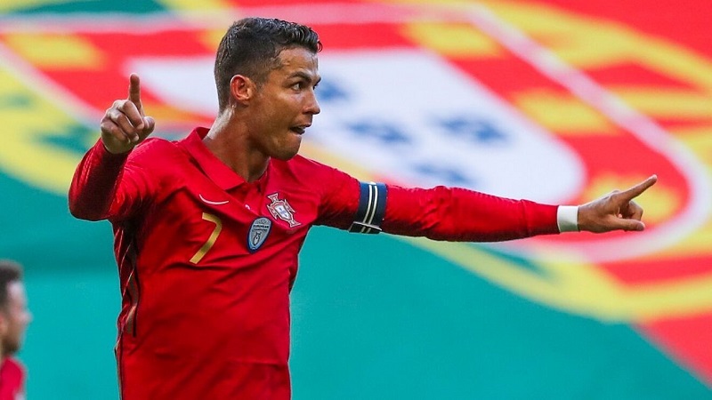 Cristiano Ronaldo là người mang trọng trách giúp tuyển Bồ Đào Nha bảo vệ ngôi vương