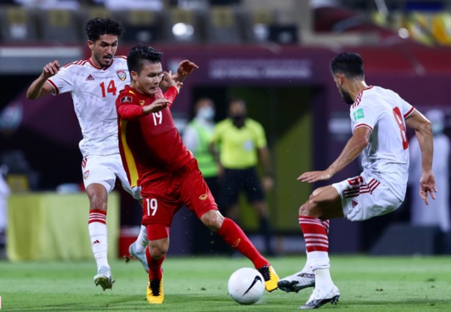 UAE liên tục gây sức ép và ghi được 2 bàn thắng vào lưới Việt Nam ở hiệp 1