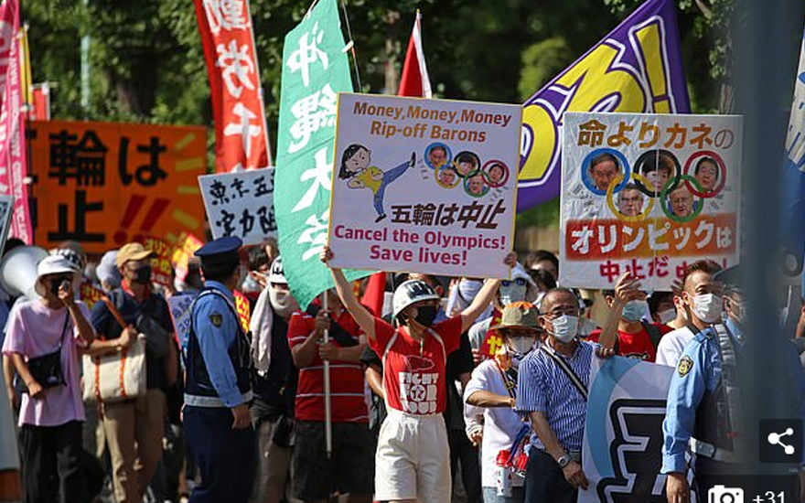 Hàng loạt biểu ngữ phản đối Olympic 2021 xuất hiện trên các con phố Tokyo