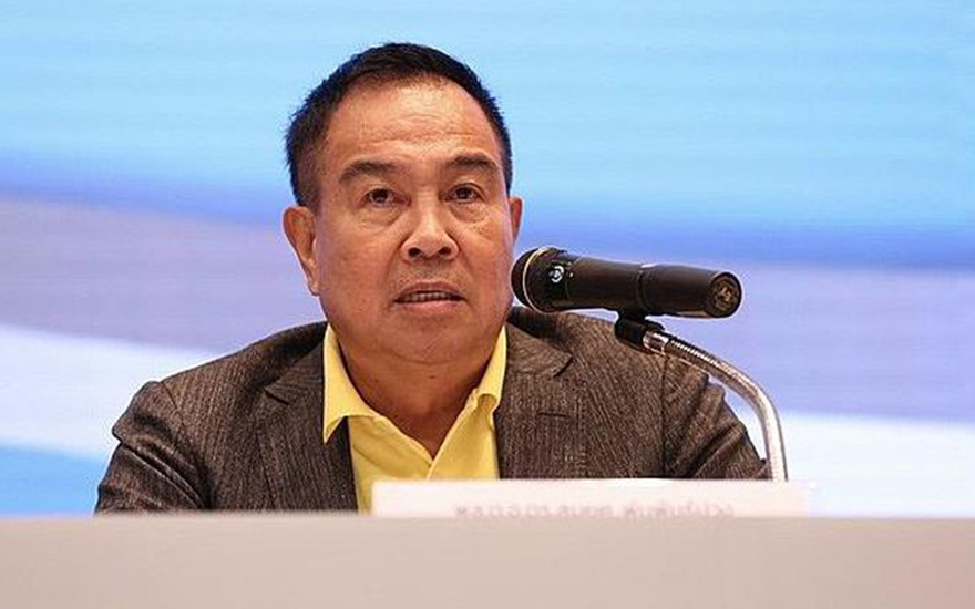 Ông Somyot Poompanmoung có thói quen chỉ trích các HLV trưởng
