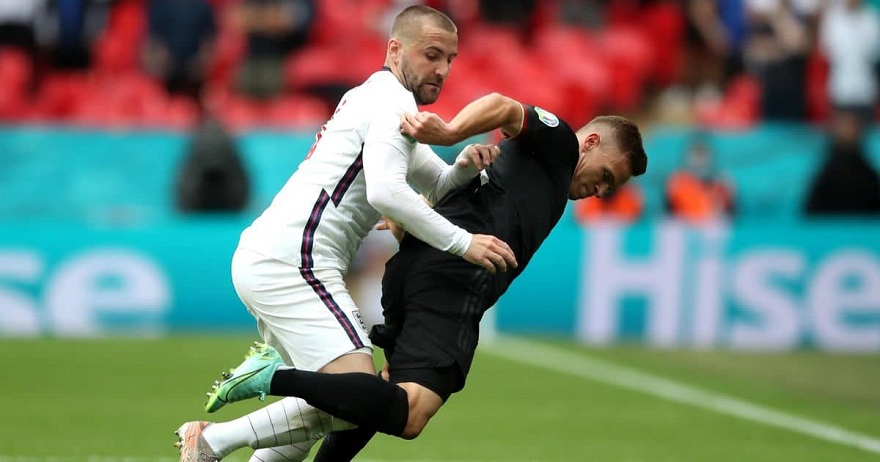 Luke Shaw đã bị gãy xương sườn trong trận Anh thắng Đức 2-0 thuộc vòng 1/8 Euro 2021