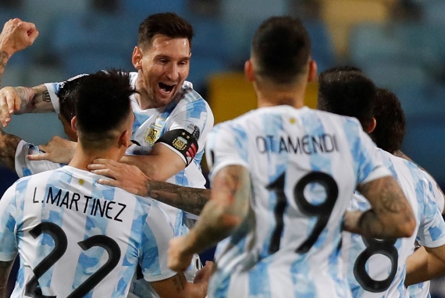 Messi cùng các đồng đội chỉ còn cách danh hiệu 1 trận đấu