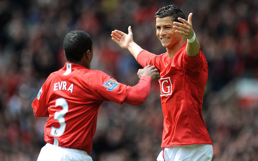 Ronaldo và Evra là những đồng đội thân thiết với nhau tại MU
