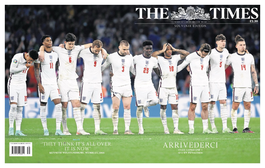 Hình ảnh thất vọng của các tuyển thủ Anh trên bìa tờ The Times