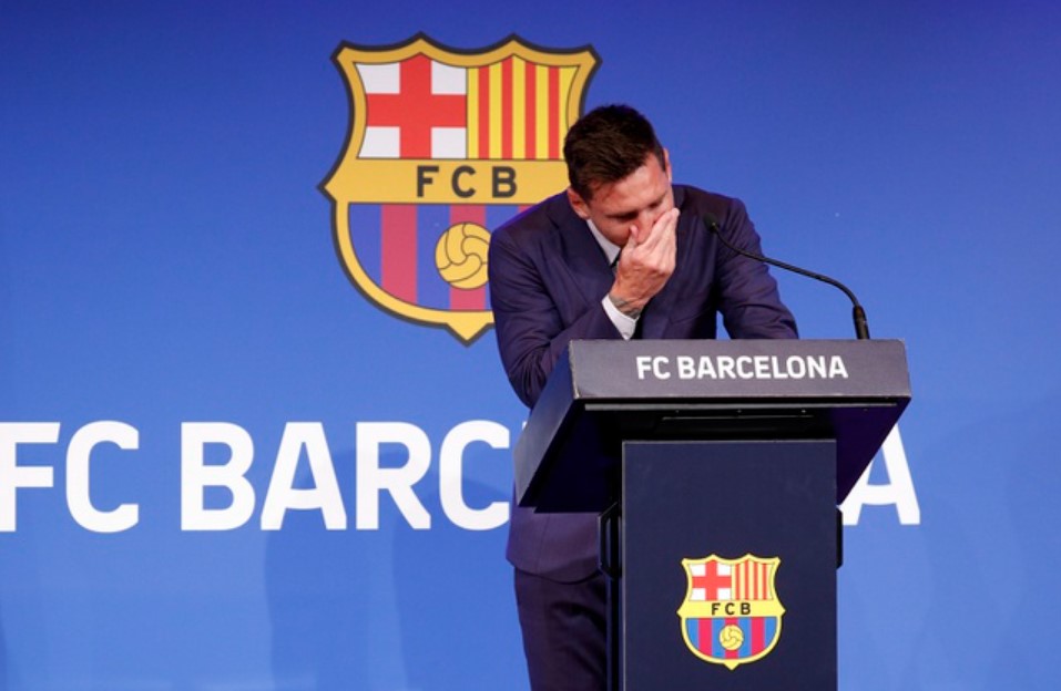 Messi liên tục bật khóc vì xúc động trong suốt buổi họp báo của mình