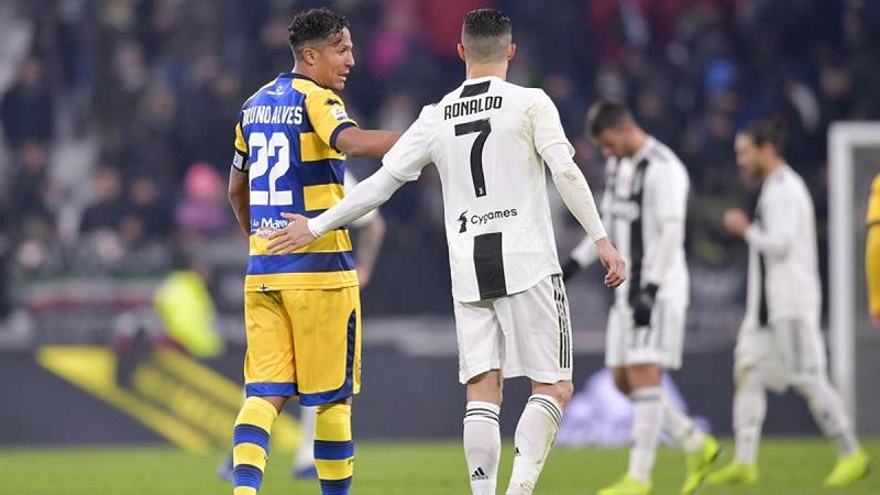 Ronaldo nói với Palhinhas rằng Bruno Alves vẫn chơi rất tốt trong màu áo Parma ở Serie A và là lựa chọn tốt cho CLB Nacional