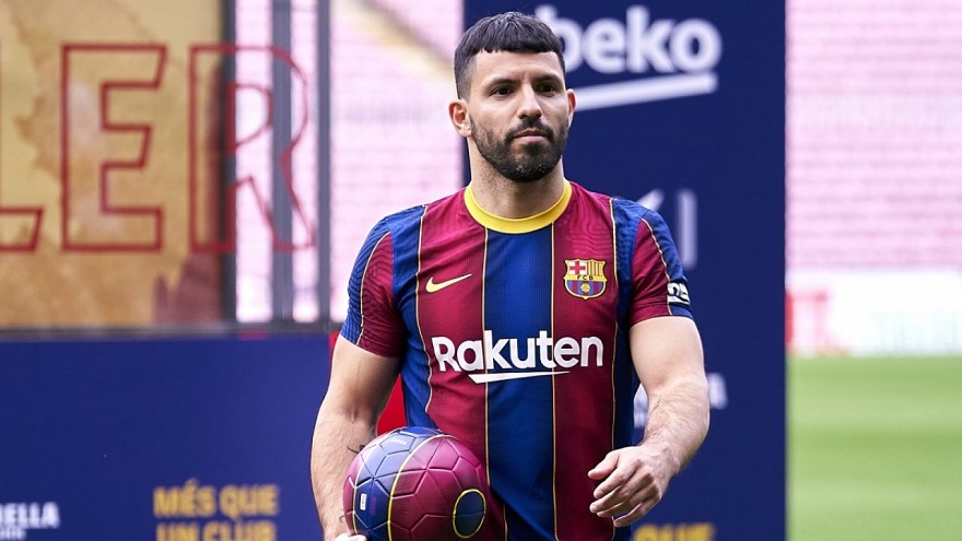 Aguero không muốn nhận chiếc áo số 10 do Messi để lại