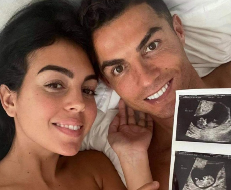 Ronaldo và bạn gái sắp có thêm 2 người con