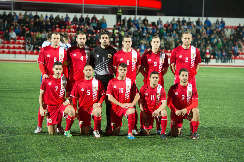 Gibraltar tập hợp nhiều cầu thủ bán chuyên trong đội hình