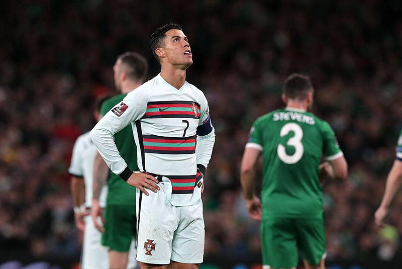 Ronaldo có một trận đấu khó khăn trước Ireland