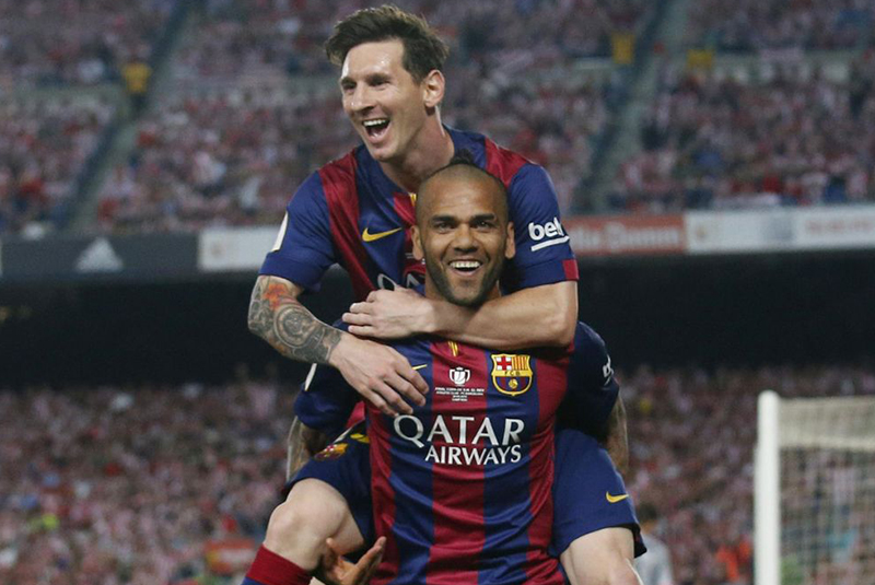 Sự có mặt của Alves càng khiến cho Messi có thêm lý do trở về Barca
