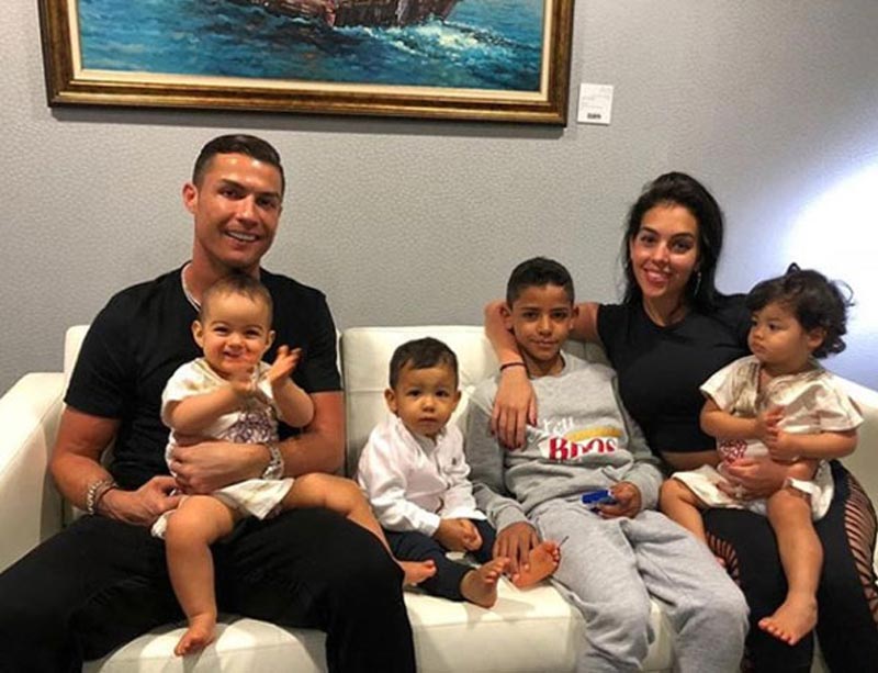 4 đứa trẻ nhà Ronaldo