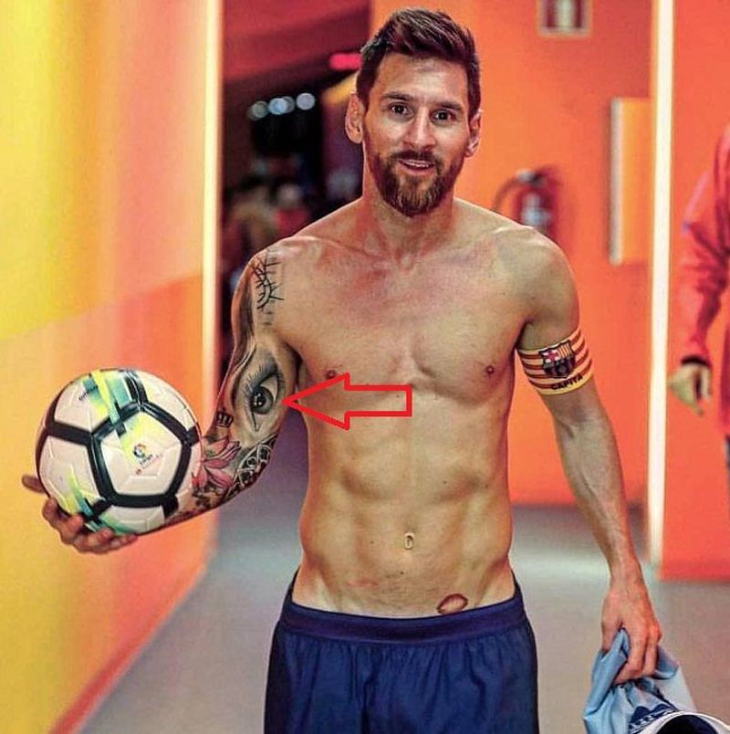 Giải mã hình xăm của Messi: hình xăm đôi mắt và vương miện