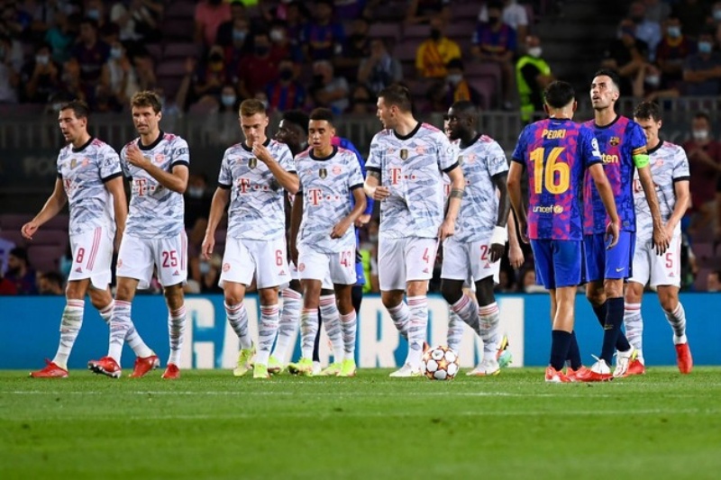 Thi đấu thất vọng, Barca bị loại khỏi Champions League