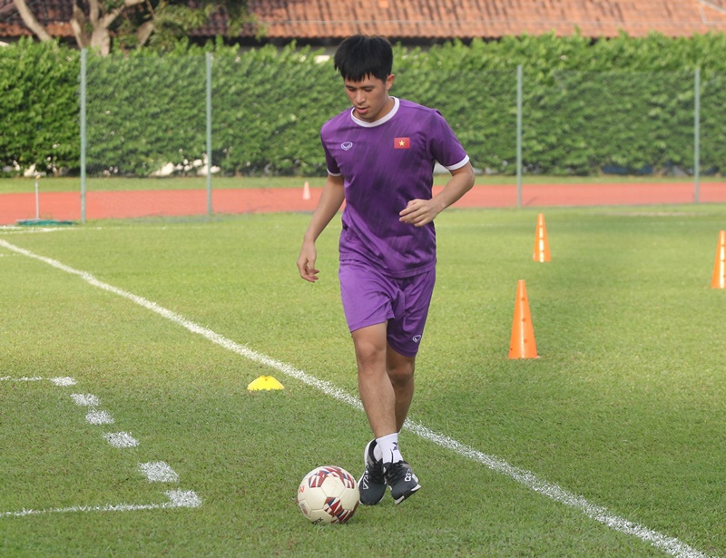 Đình Trọng bị loại khỏi danh sách 23 cầu thủ Việt Nam tái đấu với Thái Lan