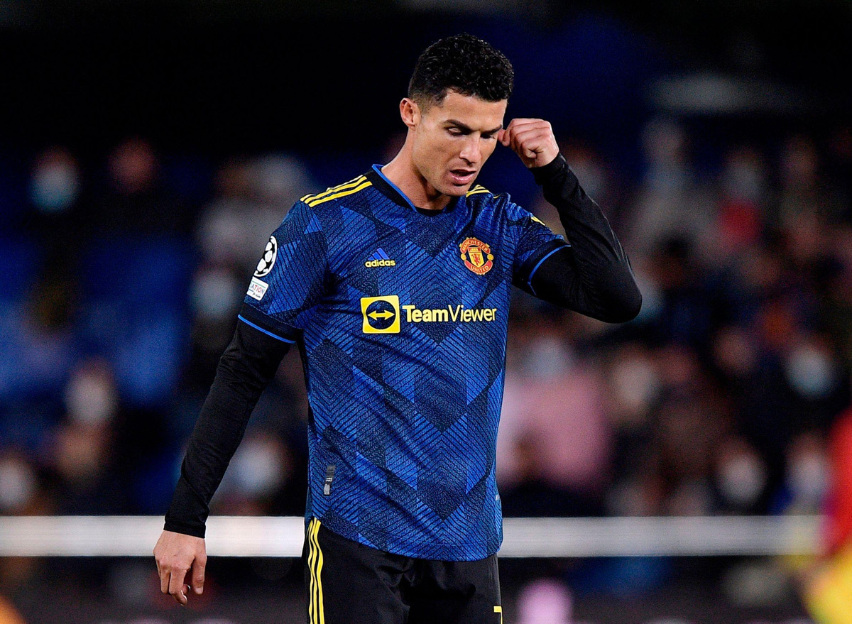 NÓNG: MU báo tin buồn, nghi vấn Ronaldo mắc COVID-19