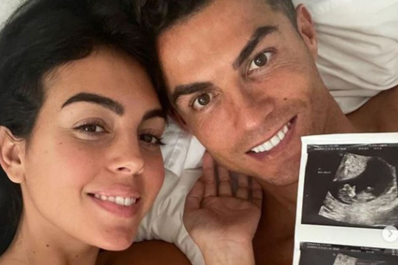 Ronaldo từng khoe ảnh siêu âm song thai