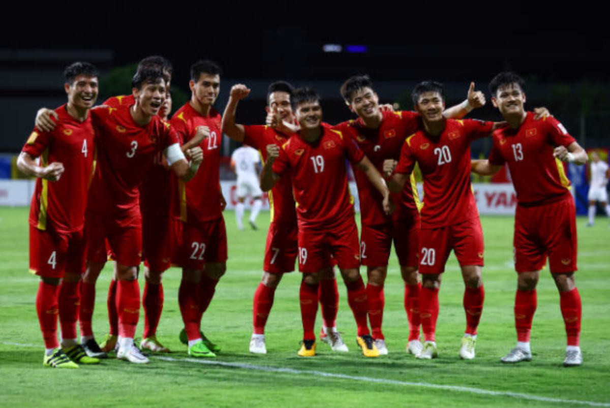 Đè bẹp Campuchia, "Messi Việt Nam" được AFF Cup tôn vinh