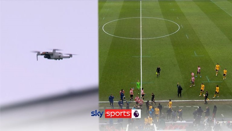 Một chiếc máy bay không người lái xuất hiện trong trận đấu giữa Brentford vs Wolves thuộc vòng 23 Ngoại hạng Anh