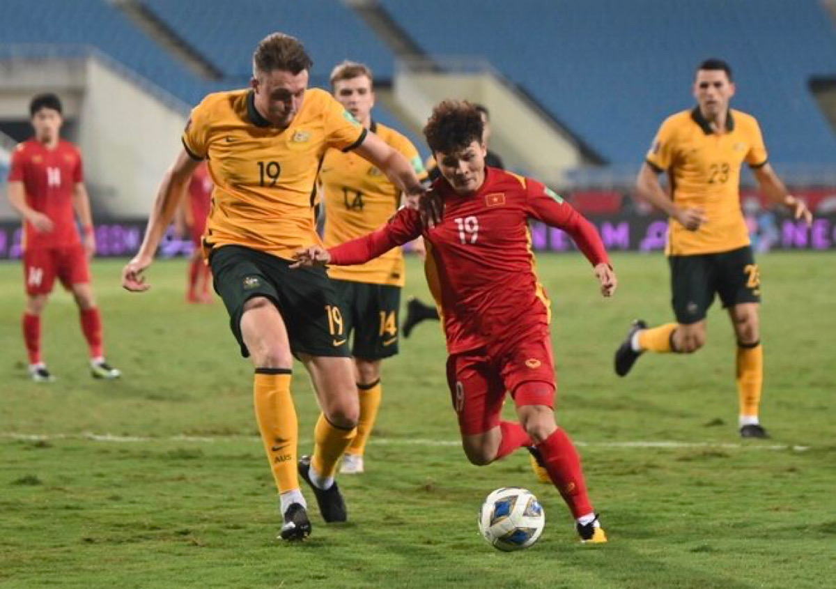 Harry Souttar trong màu áo đội tuyển Australia vs đội tuyển Việt Nam ở lượt đi
