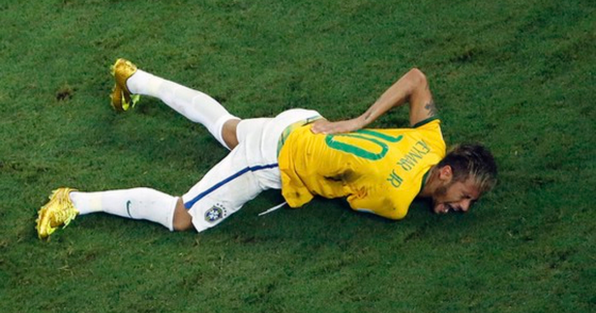 Chấn thương kinh hoàng của Neymar khiến làng túc cầu khóc thét