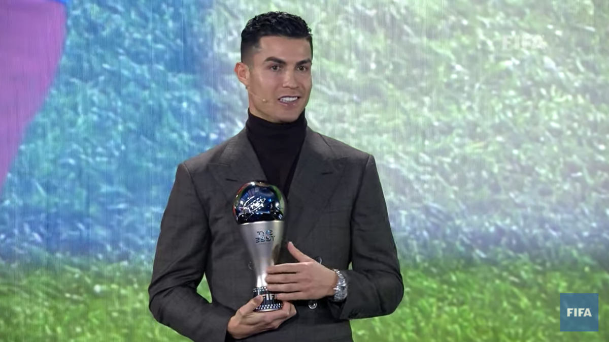 Cristiano Ronaldo nhận giải thưởng đặc biệt nhất của FIFA The Best 2021