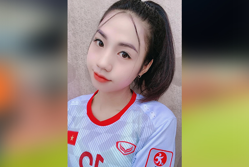 Hậu vệ Trần Thị Duyên sinh năm 2000 quê Hà Nam. Link FB: https://www.facebook.com/duyentran2812