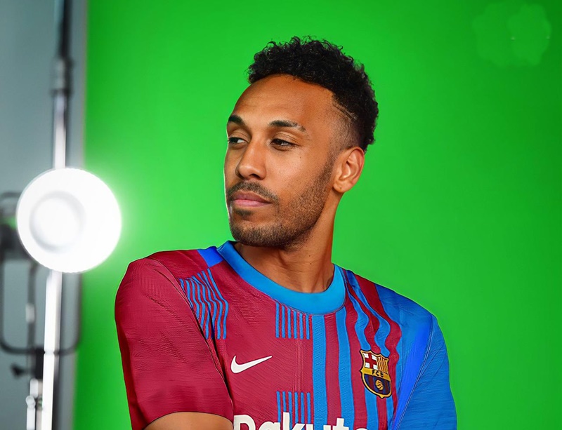 Aubameyang gia nhập Barcelona theo dạng chuyển nhượng tự do