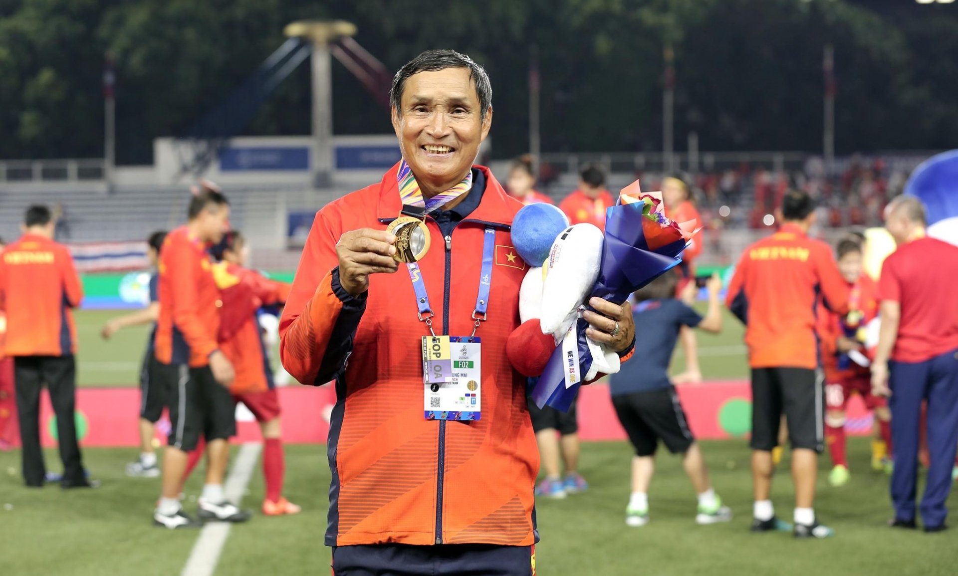 HLV Mai Đức Chung và tấm huy chương vàng SEA Games 2019