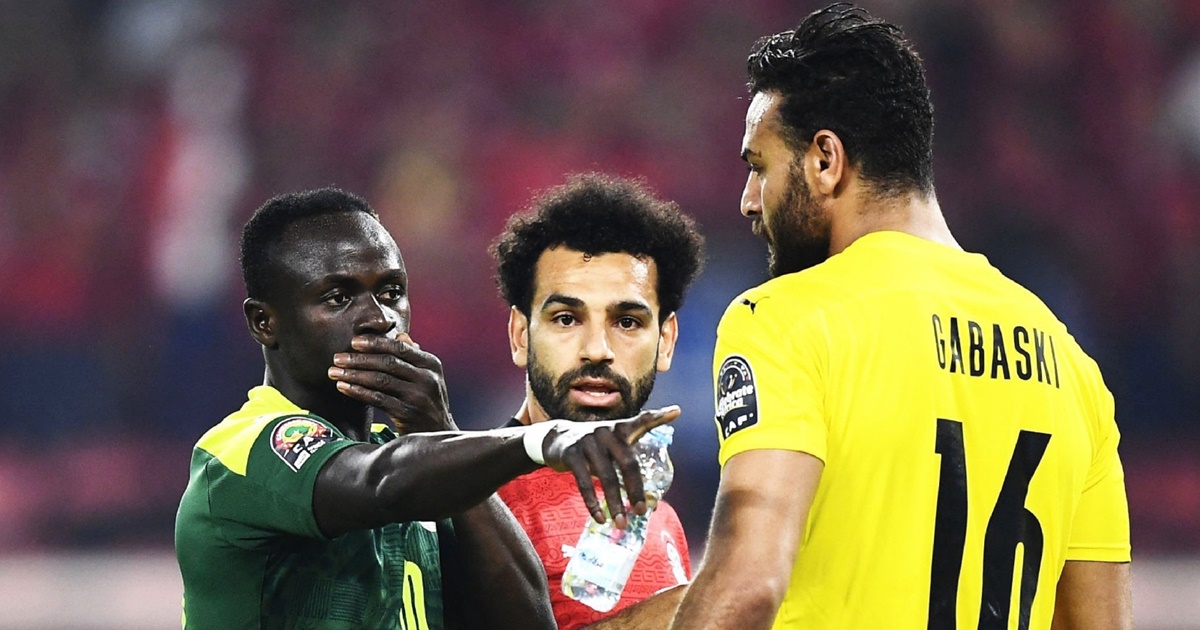 Salah mách nước, giúp đồng đội cản phá cú đá 11m của Mane