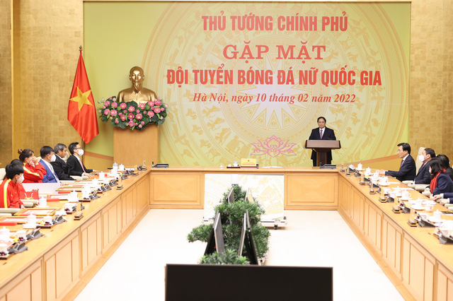 Thủ tướng gặp mặt đội tuyển nữ Việt Nam và HLV Mai Đức Chung