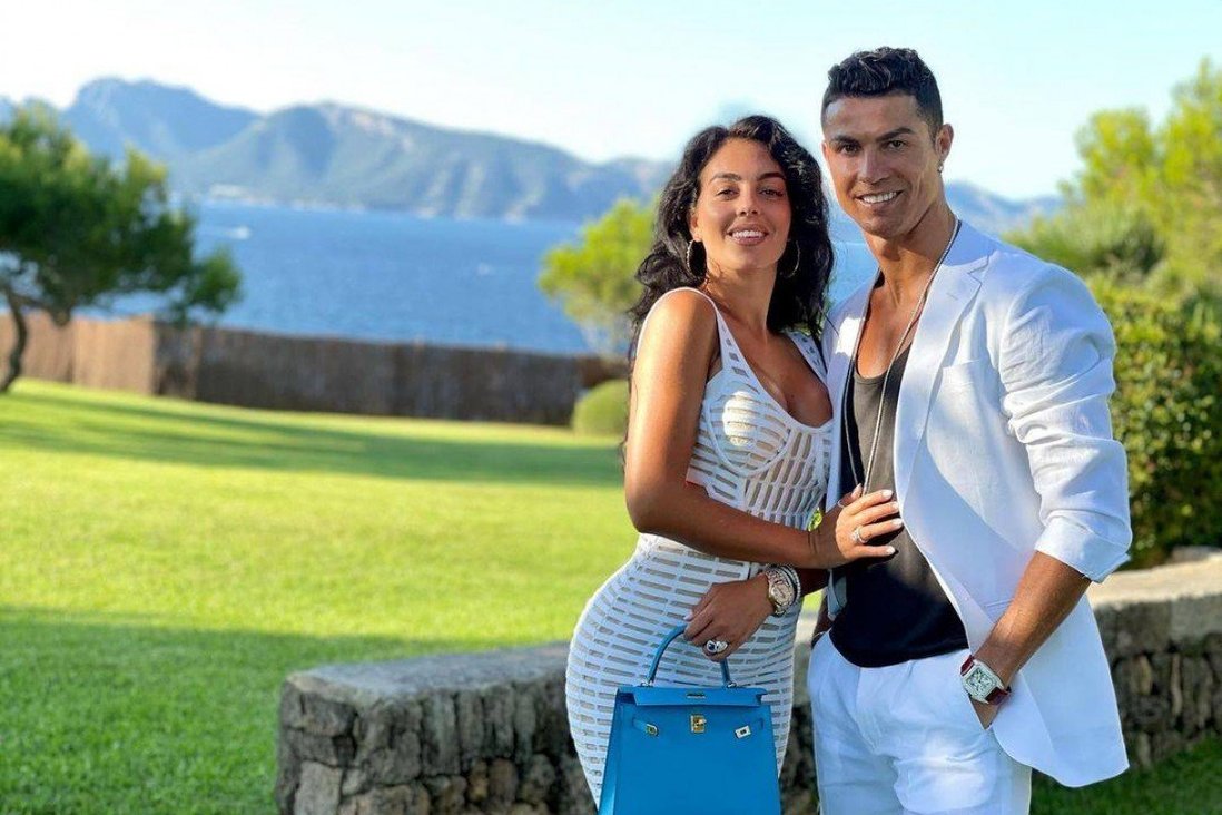 Ronaldo hạnh phúc bên người vợ sắp cưới Georgina Rodriguez