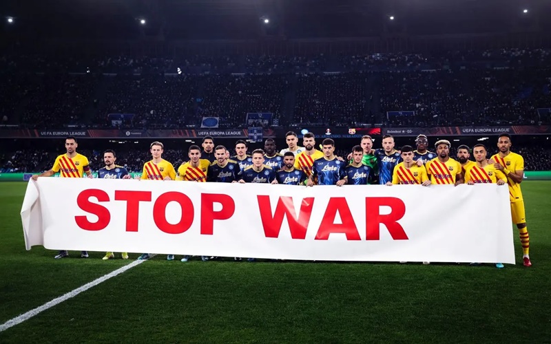 Barca và Napoli kêu gọi ngừng chiến tranh trước trận đấu