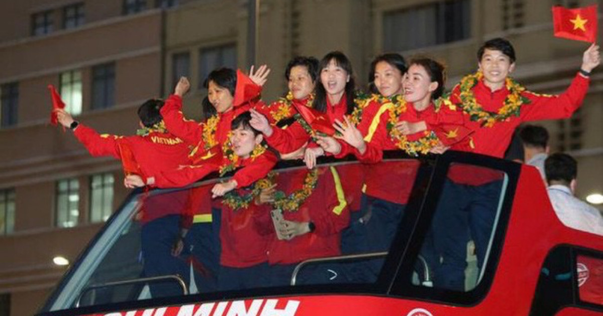 Các nữ tuyển thủ Việt Nam được chào đón tại TP.HCM