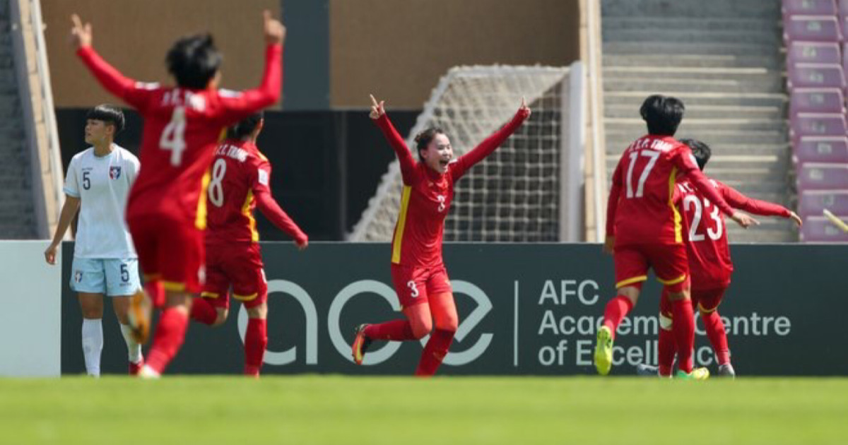 Chương Thị Kiều ăn mừng bàn thắng vào lưới tuyển nữ Đài Bắc Trung Hoa