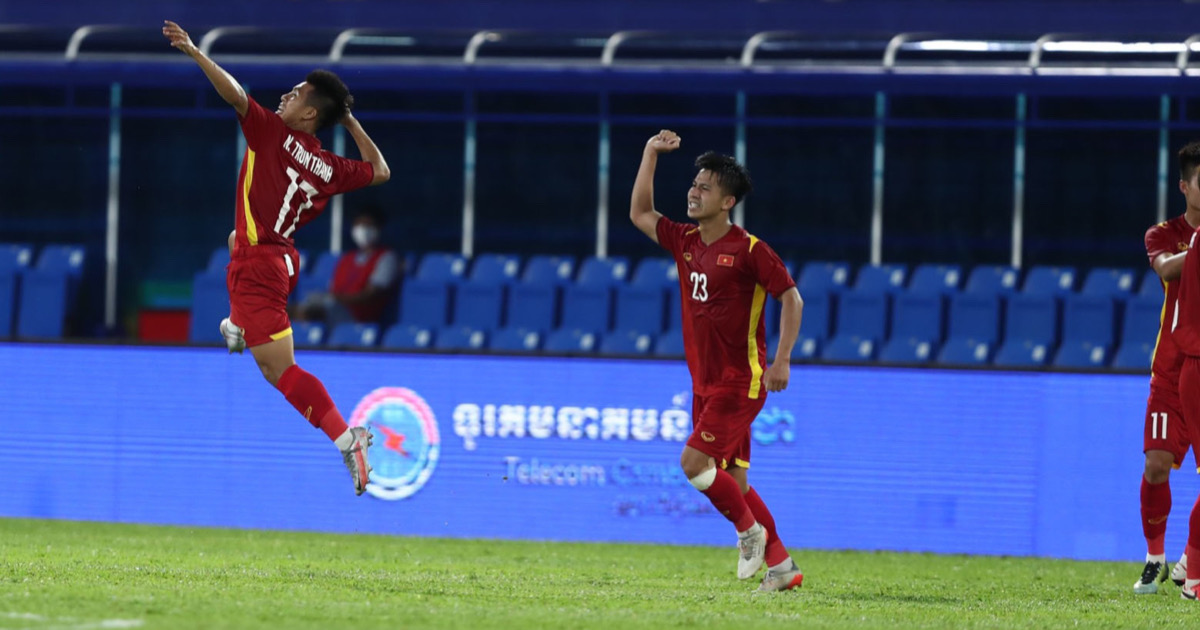 Các cầu thủ U23 Việt Nam ăn mừng bàn thắng đẹp của Trung Thành