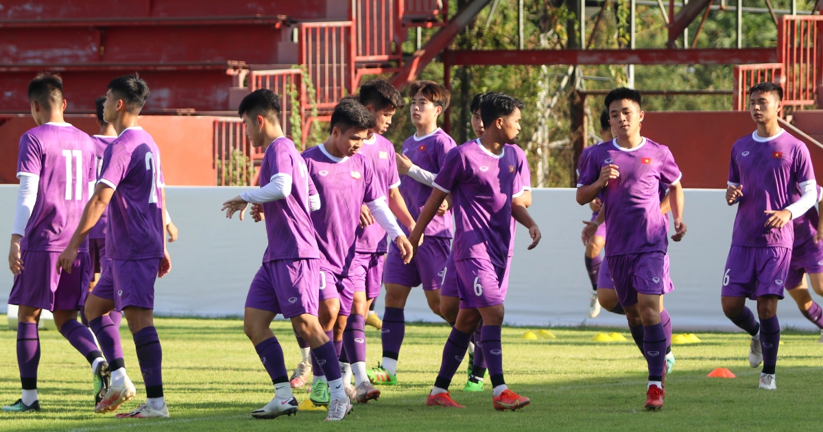 NÓNG: U23 Việt Nam nhận tin dữ ngay trước giờ đấu Singapore