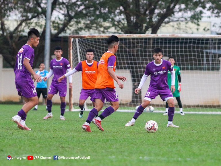 U23 Việt Nam tập luyện ở Campuchia, nước chủ nhà tổ chức U23 Đông Nam Á (diễn ra từ ngày 14/2 đến 26/2)
