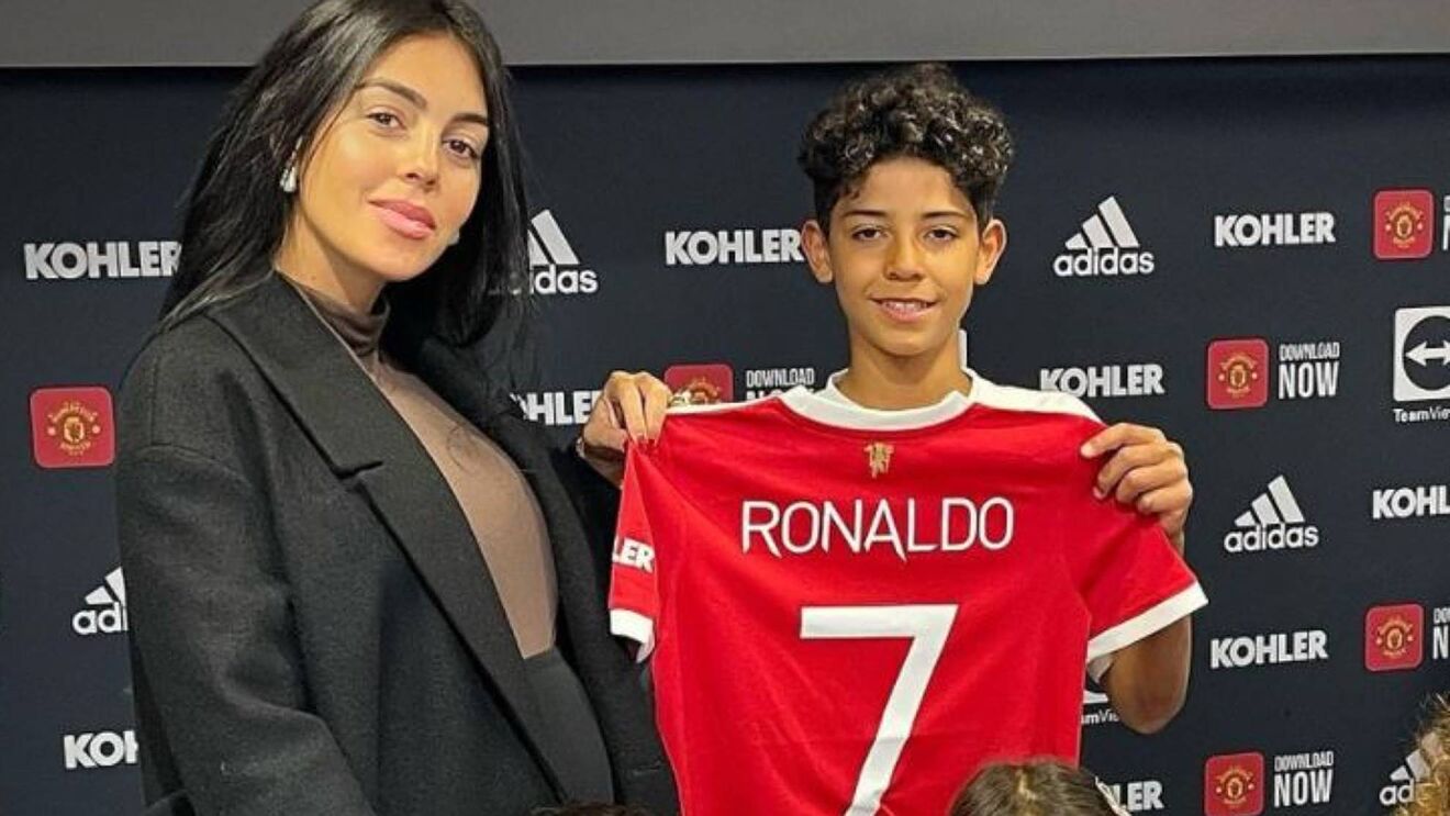Con trai Ronaldo vừa ký hợp đồng với đội học viện của Man Utd