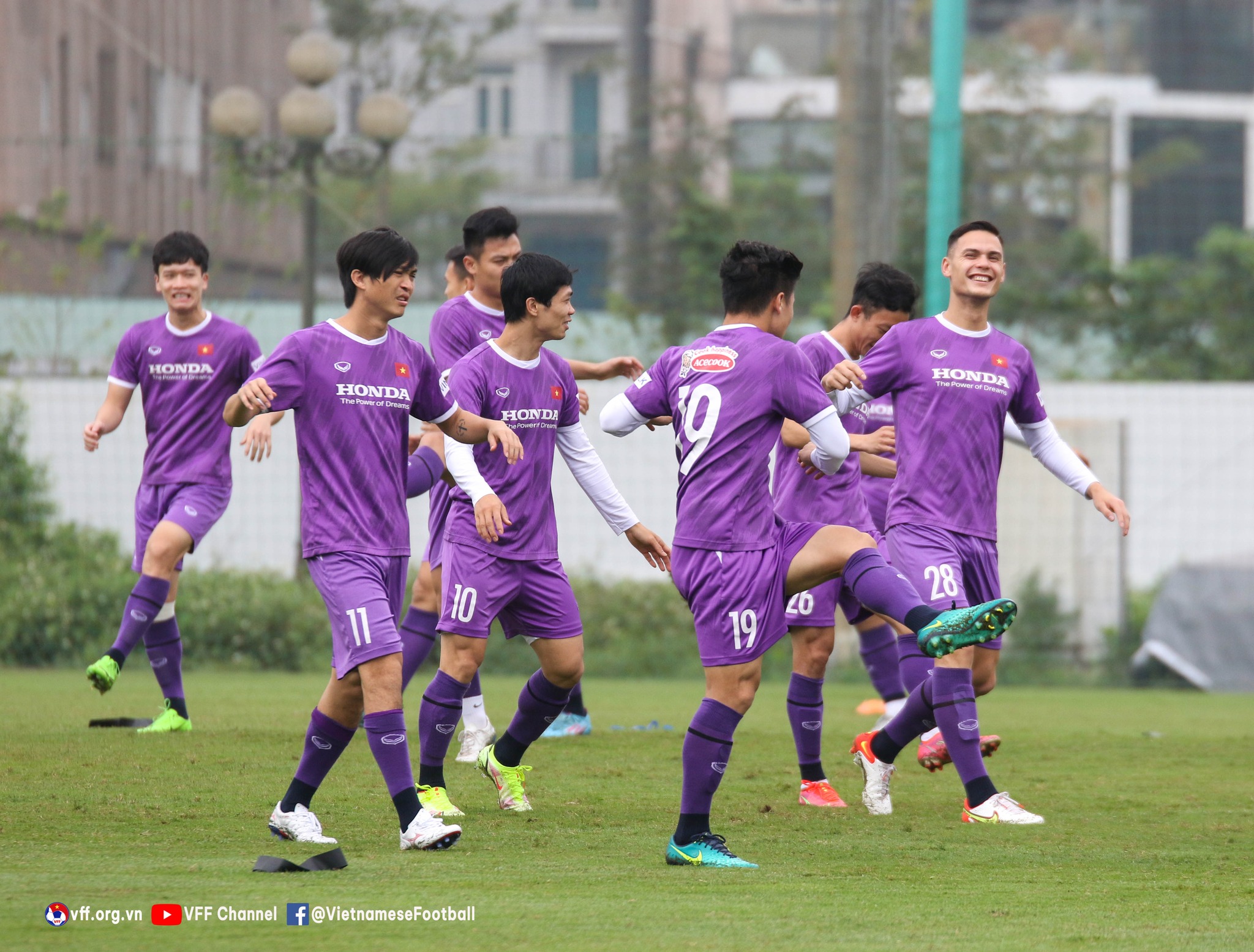Đội tuyển Việt Nam tập luyện chuẩn bị cho trận đấu Oman