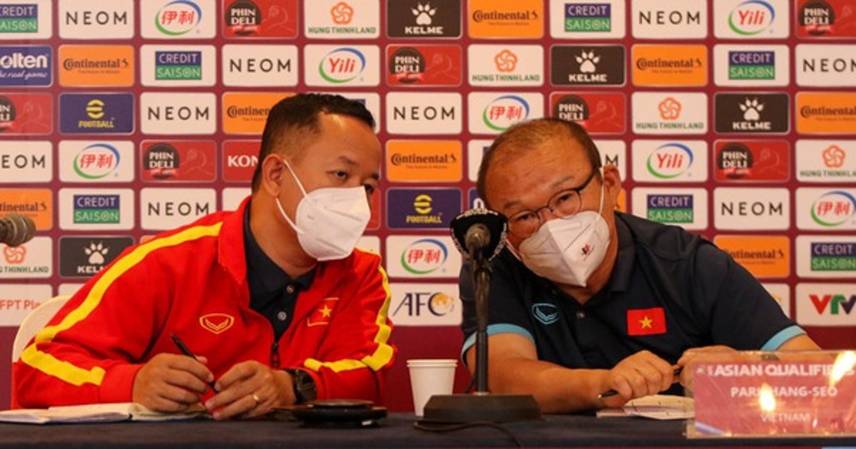 NÓNG: Đội tuyển Việt Nam nhận tổn thất lớn ngay khi vừa tới Nhật, HLV Park đau đầu