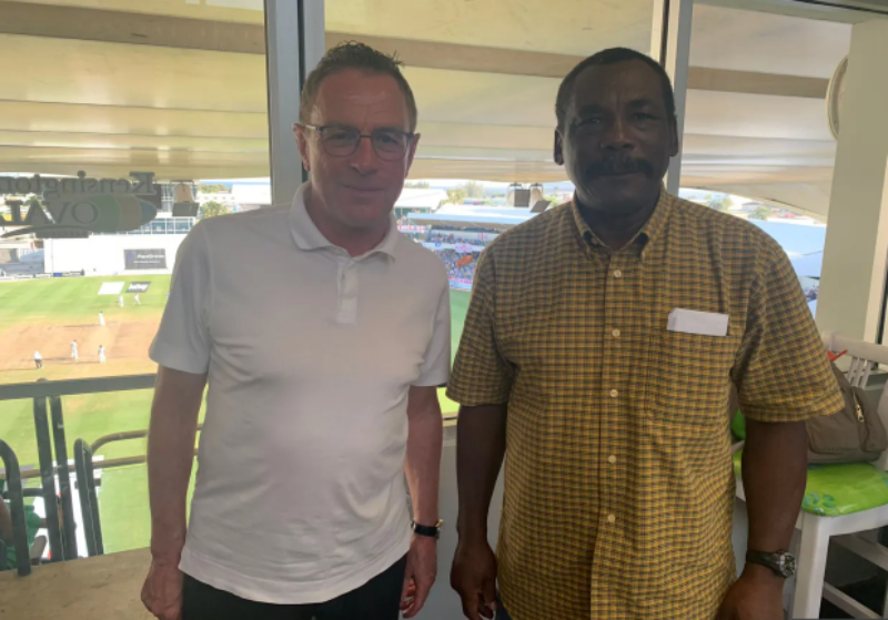 HLV Ralf Rangnick đến Barbados xem một trận cricket