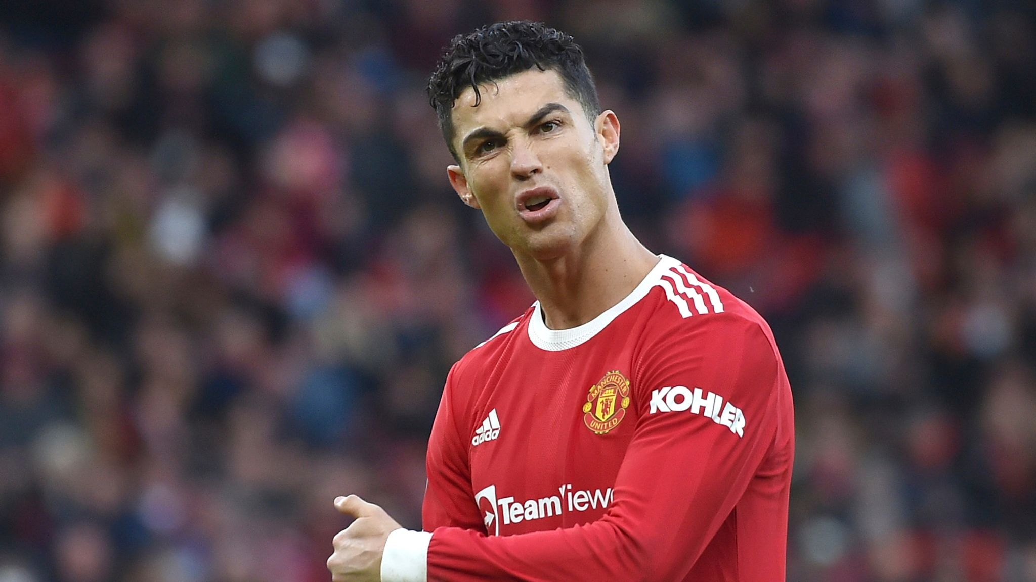 Ronaldo không chấp nhận dự bị ở Derby Manchester?